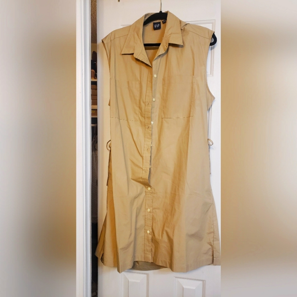 Gap shirt dress with cut out back!